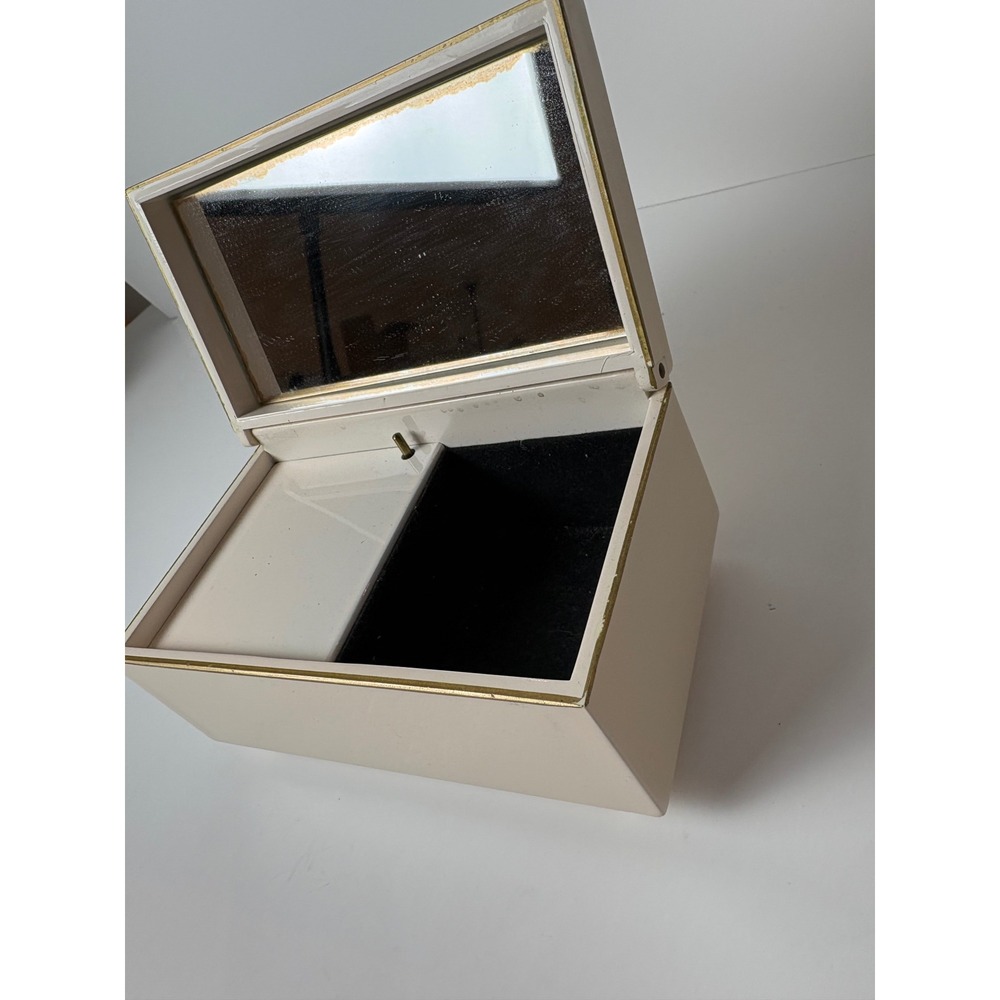 Vintage Trinket Musical Jewelry Box Romance Otagiri Tagiri Japan Romeo and Julet - Picture 9 of 14
